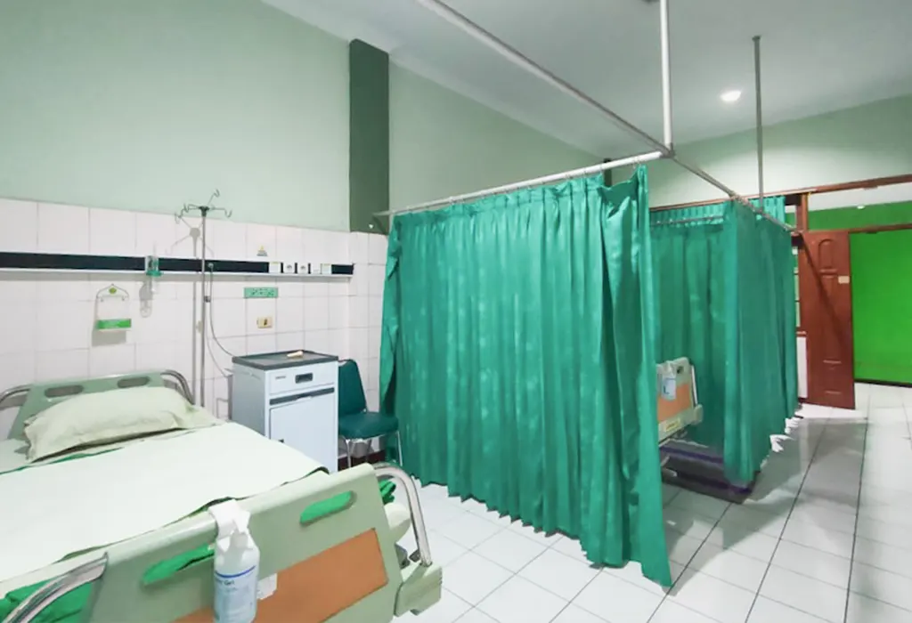 Kamar Kelas II RSI Siti Hajar Sidoarjo-2